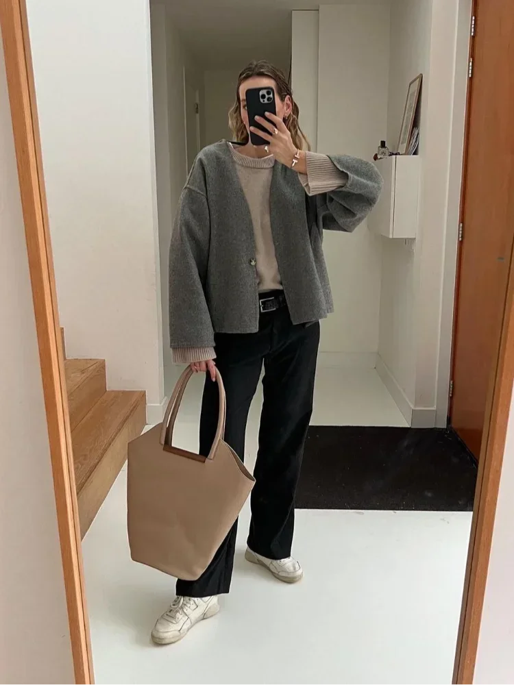 Greta | Fashionable gray short jacket with V-neck and one-button design