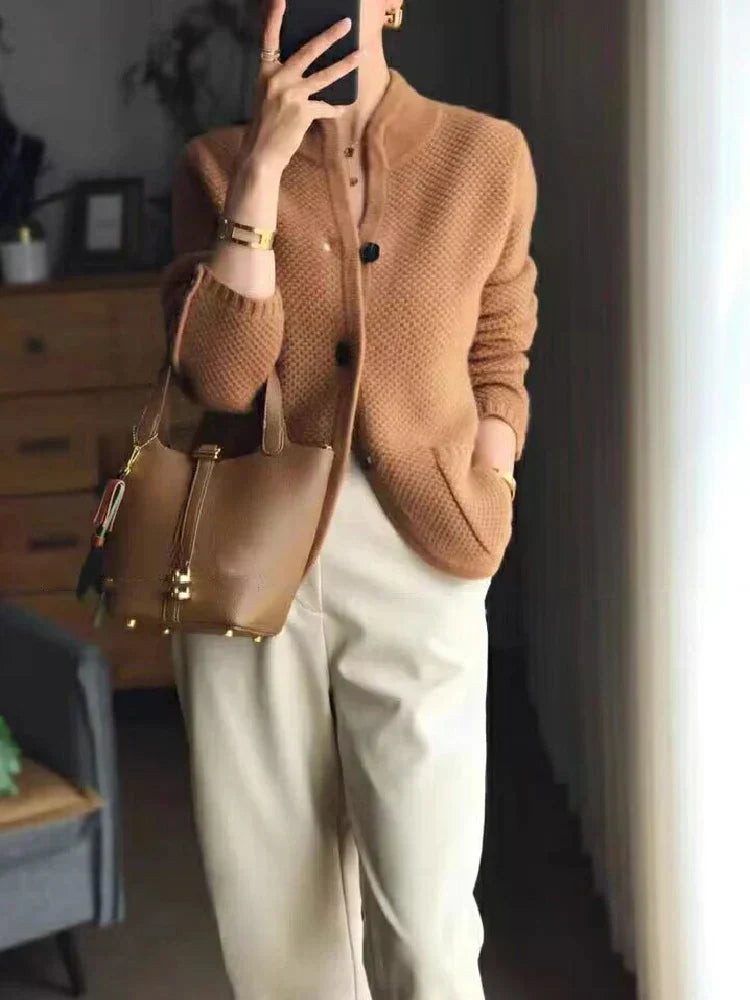 Sol | Elegant and versatile winter sweater