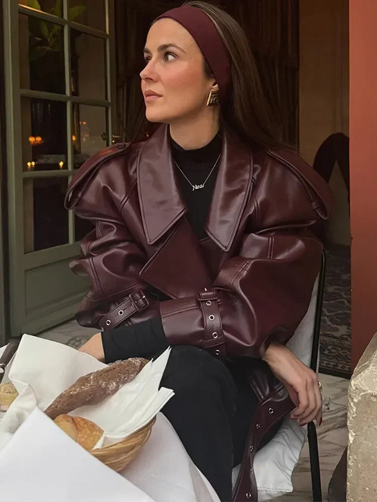 Rubí | Short, slim women's leather jacket