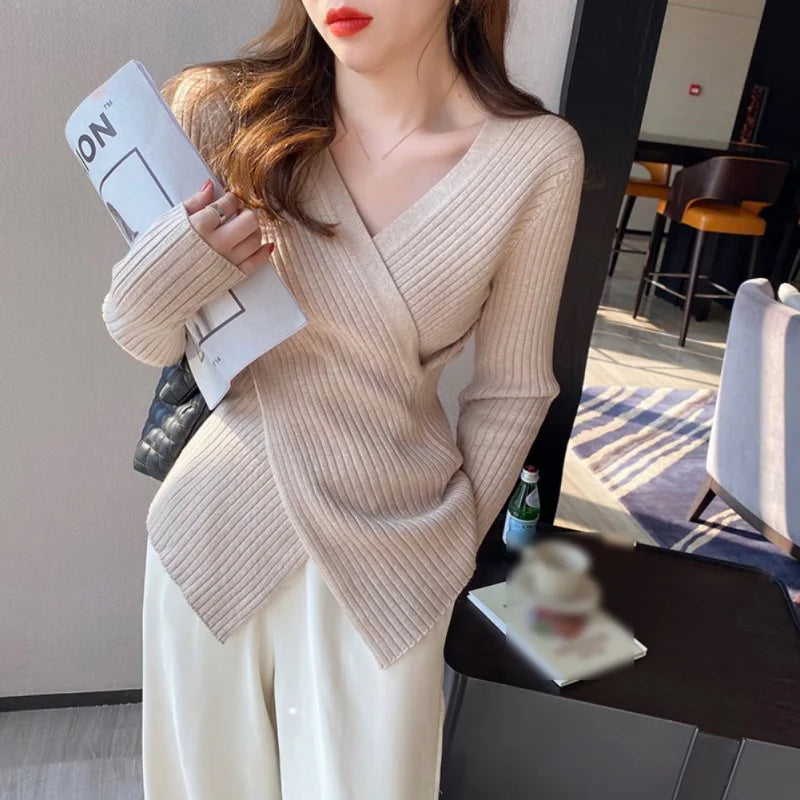 Cristiana | Women's knitted sweater with long sleeves and V-neck