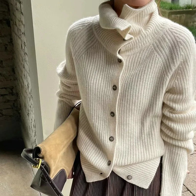 Yasmina | Elegant turtleneck vest for women