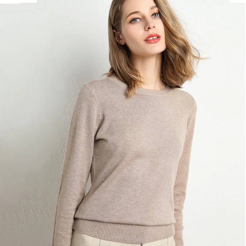Claudine | Pullover with a slit neckline