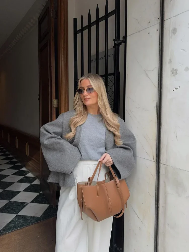 Greta | Fashionable gray short jacket with V-neck and one-button design