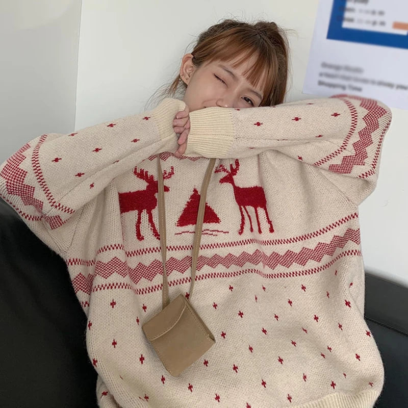 Avelina | Warm women's knitted sweater with a Christmas reindeer pattern and a loose fit