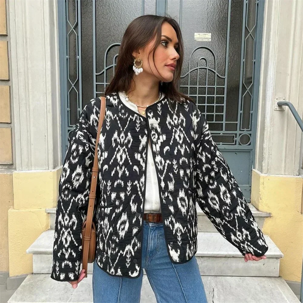 Amira | Short and versatile padded round jacket