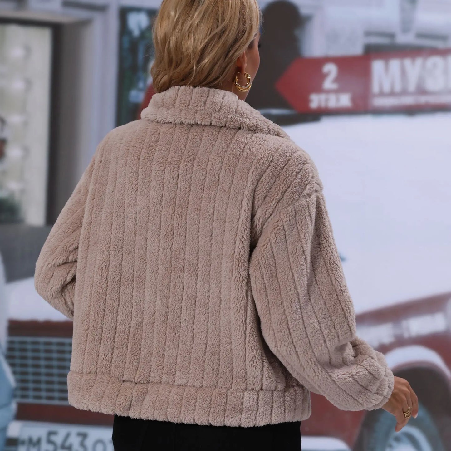 Malena | Lorena� Elegant autumn and winter coat with buttons.