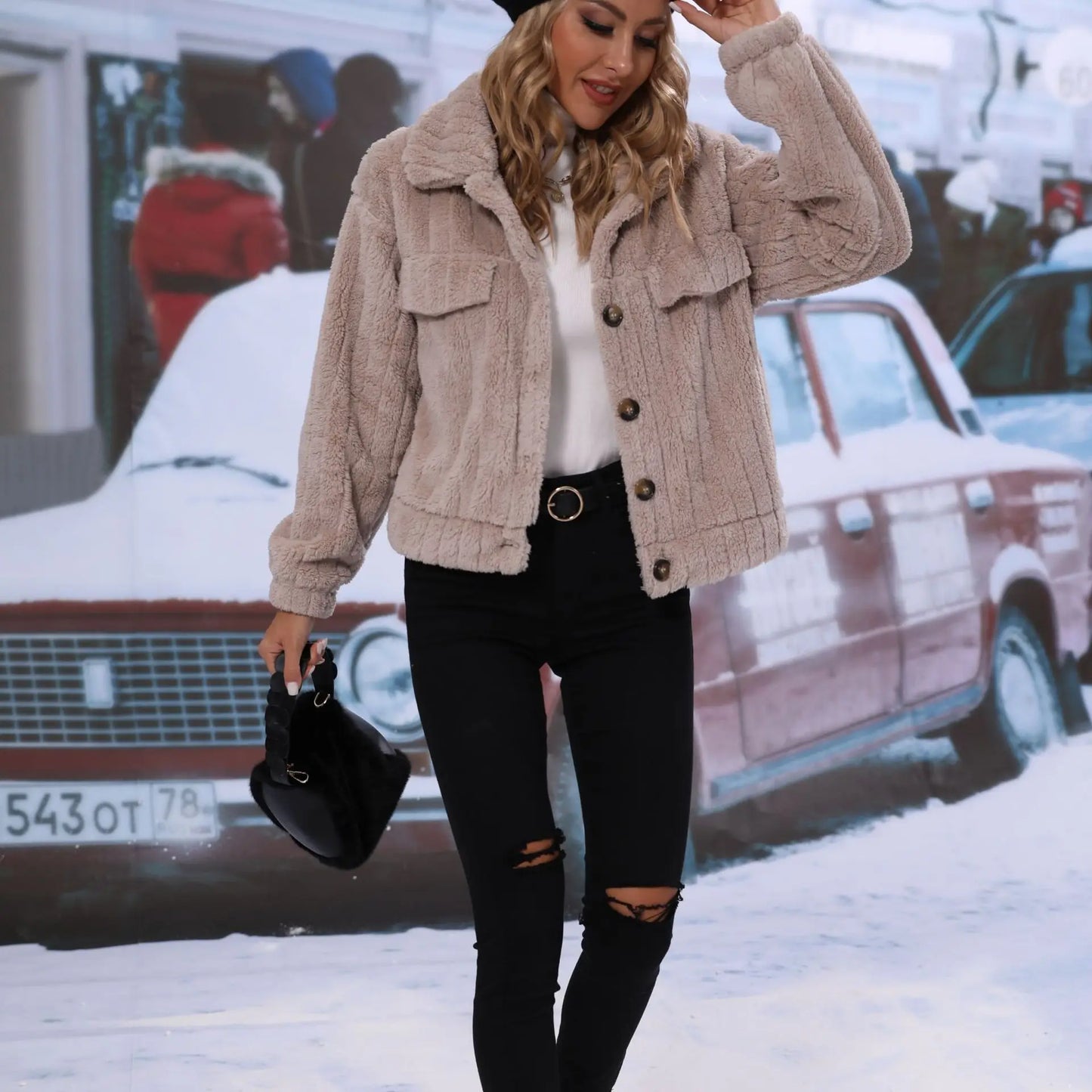 Malena | Lorena� Elegant autumn and winter coat with buttons.