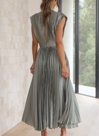 Ilaria® | Elegant Dress With Sleeves