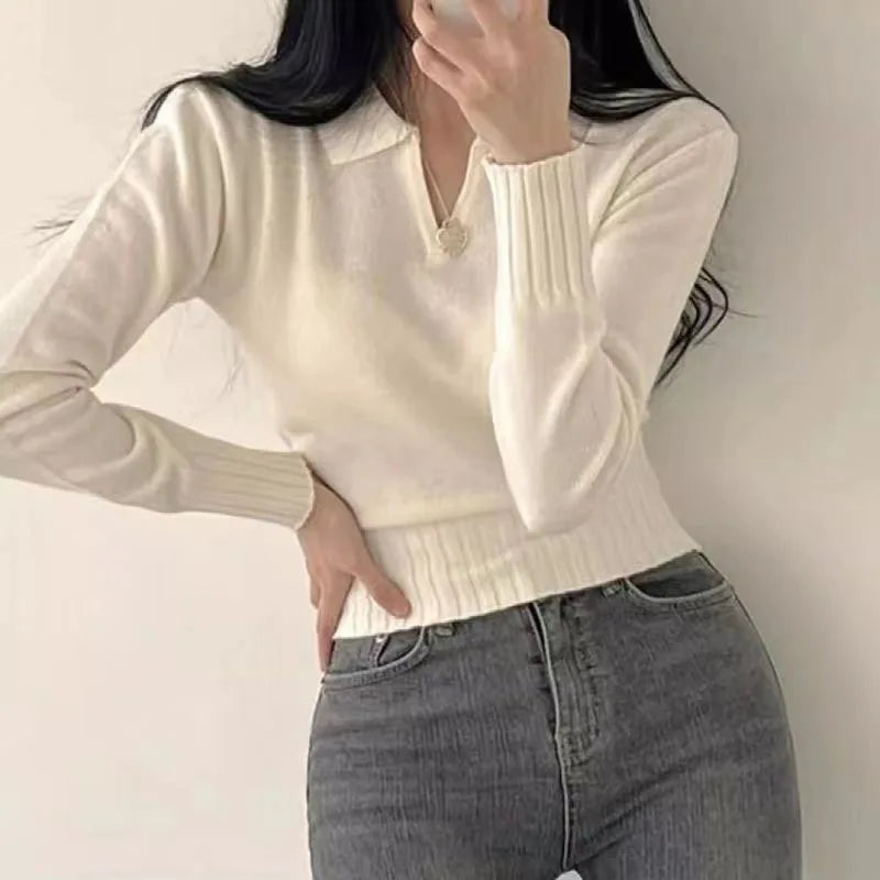 Liana | Short women's sweater with collar