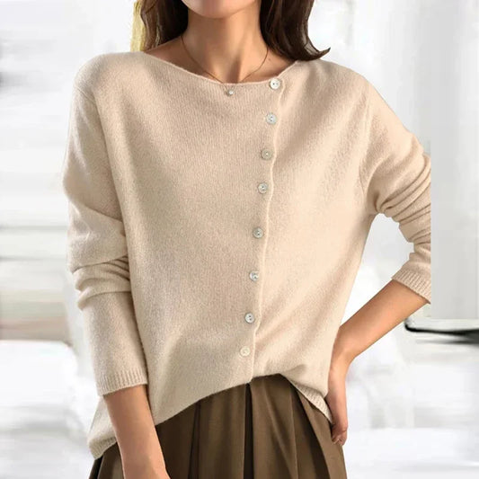 Pilar | Elegant sweater with a modern button closure