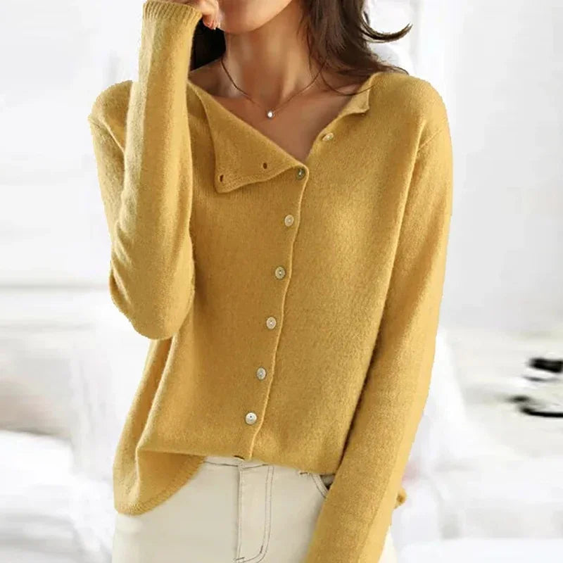 Pilar | Elegant sweater with a modern button closure