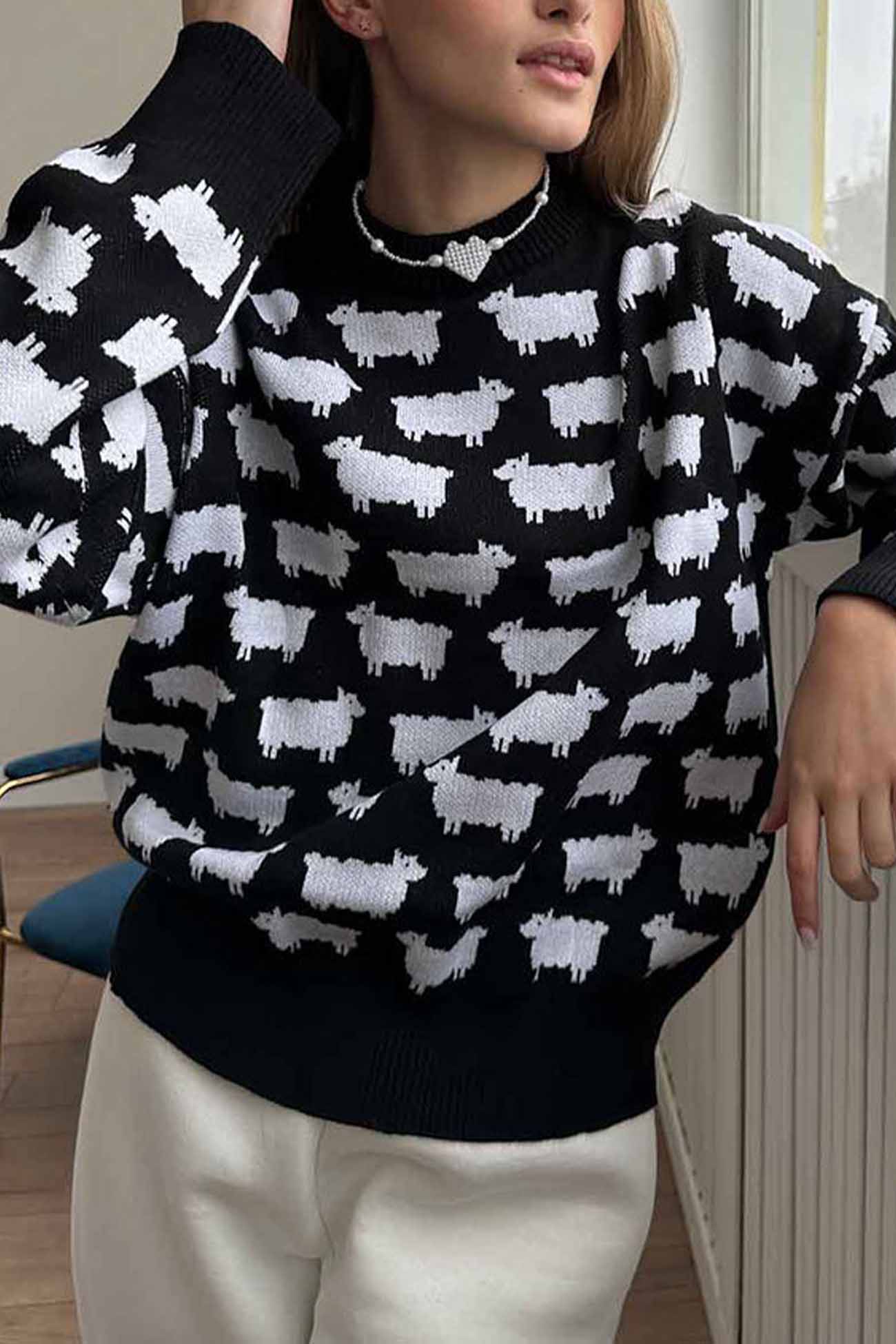 Dagmar | Long-sleeved sweater with a crew neck and a sheep pattern