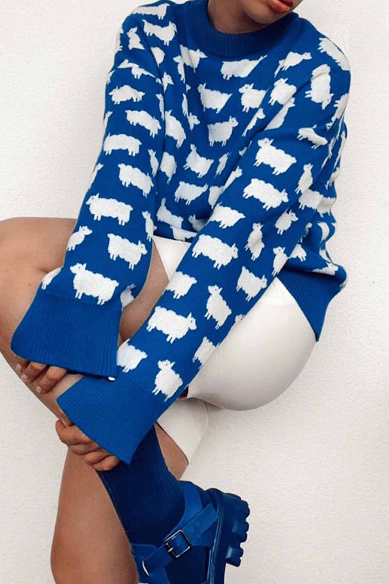 Dagmar | Long-sleeved sweater with a crew neck and a sheep pattern