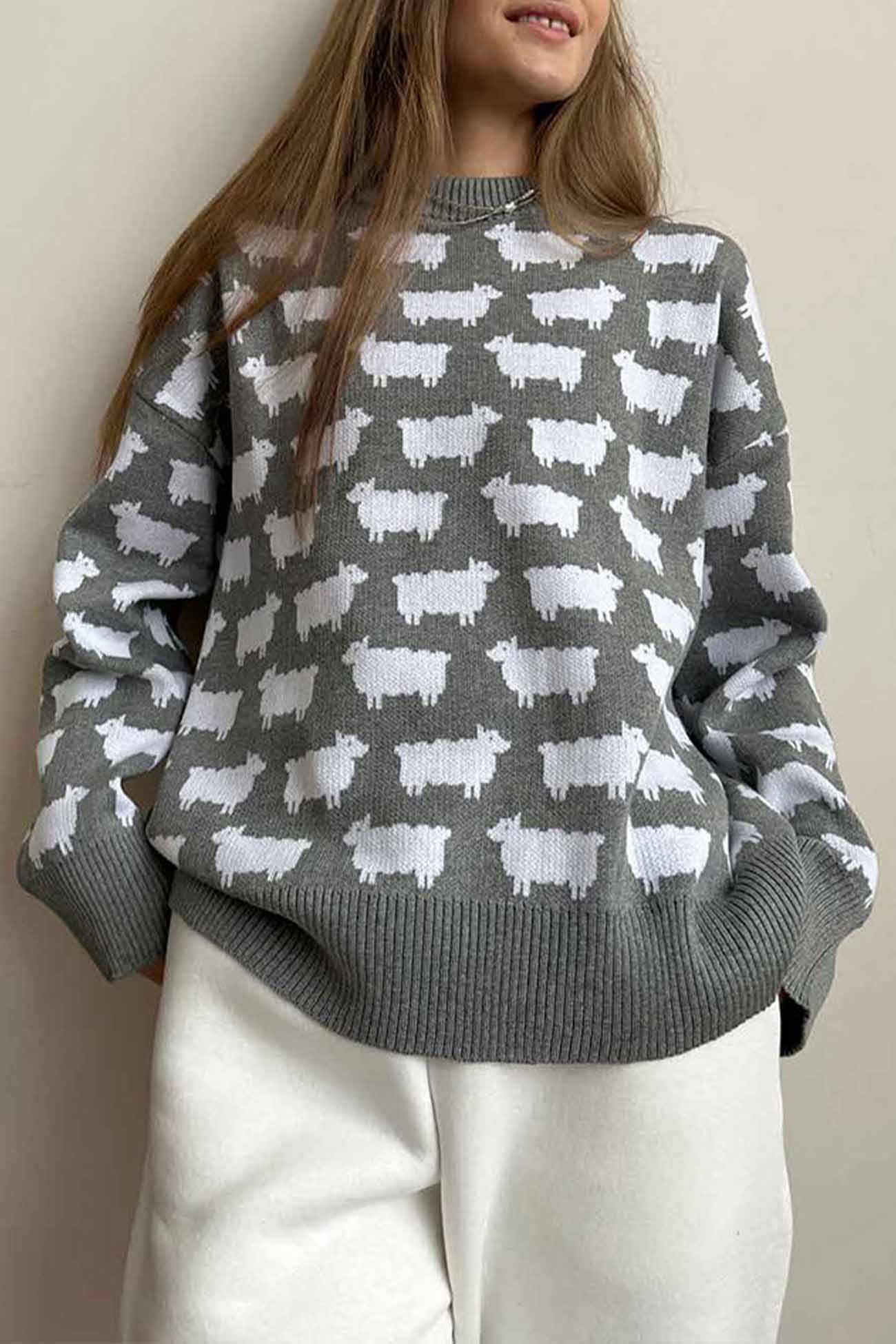 Dagmar | Long-sleeved sweater with a crew neck and a sheep pattern