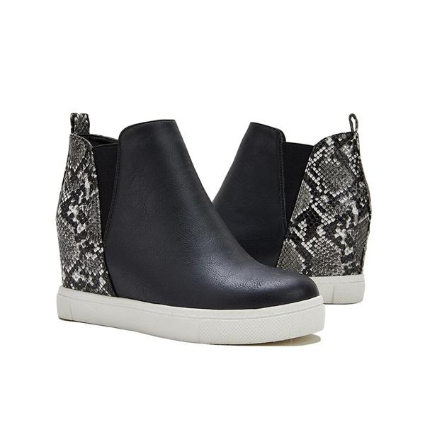 Delfina | Custom-made orthopedic casual boots.