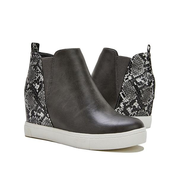 Delfina | Custom-made orthopedic casual boots.
