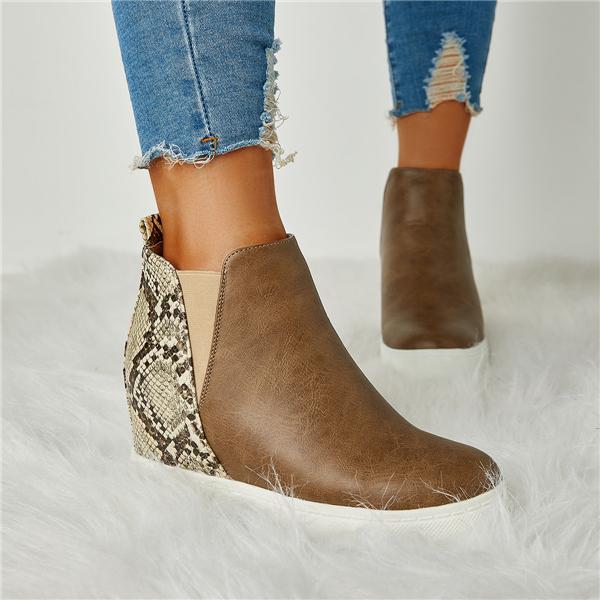 Delfina | Custom-made orthopedic casual boots.
