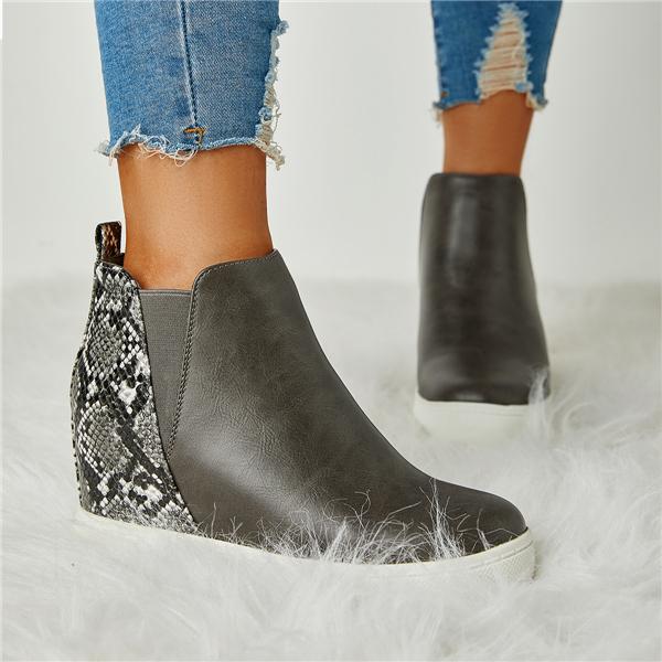 Delfina | Custom-made orthopedic casual boots.