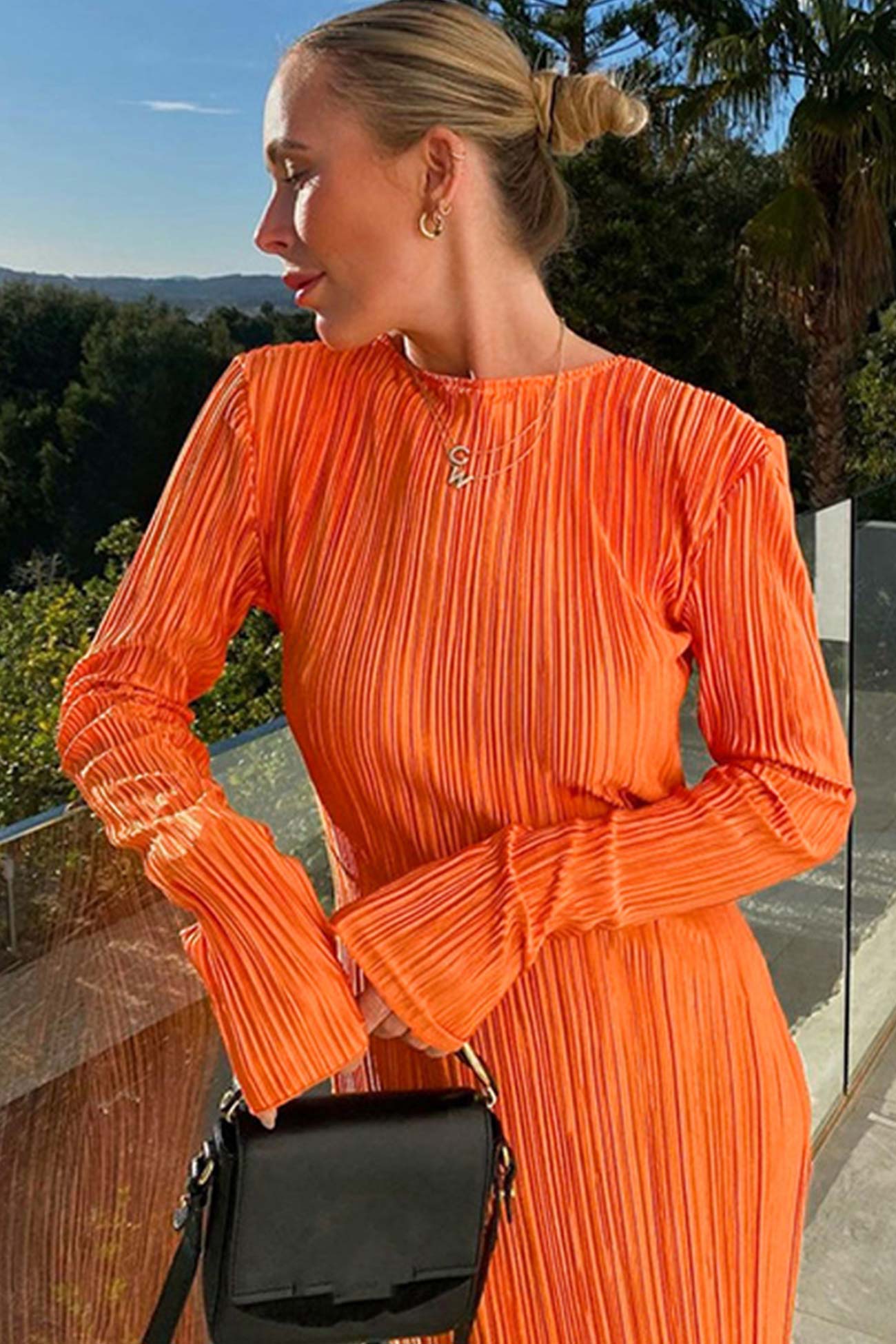 Victoria | Solid color pleated maxi dress with a crew neck