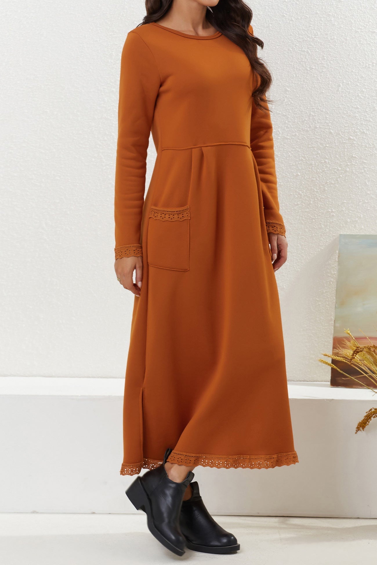 Marta | Solid dress with lace hem and pockets