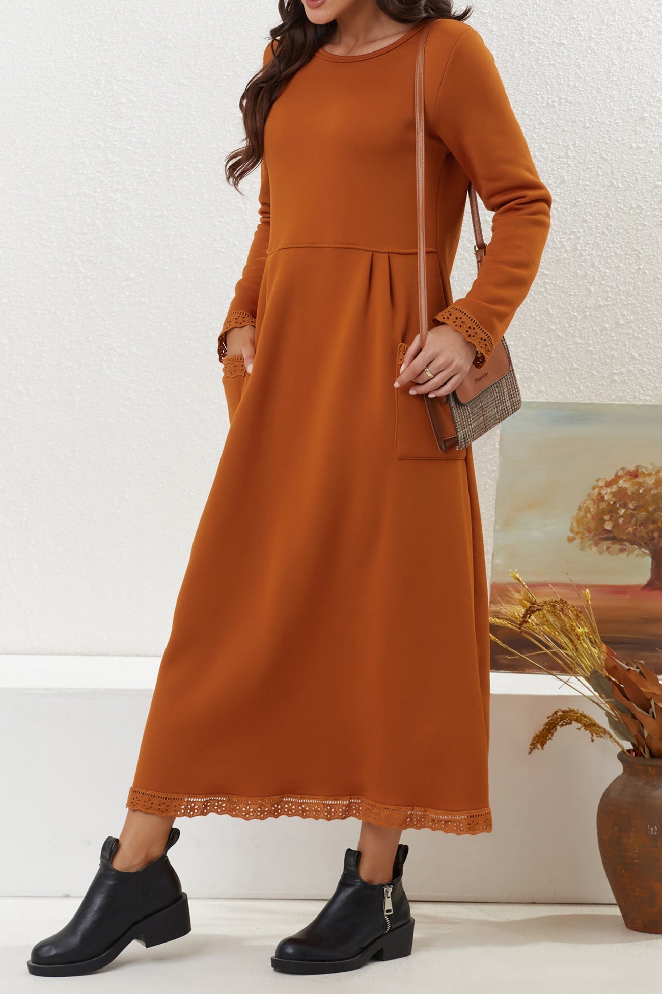 Marta | Solid dress with lace hem and pockets