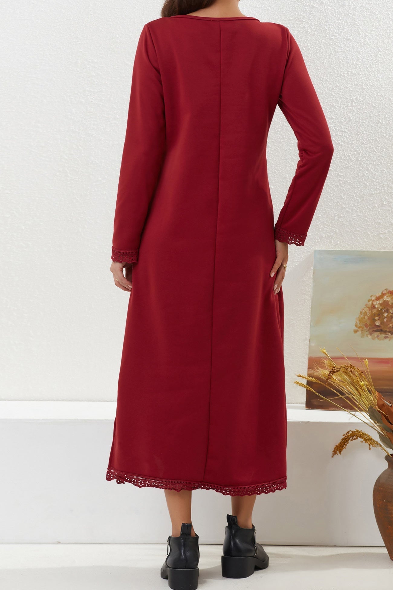 Marta | Solid dress with lace hem and pockets