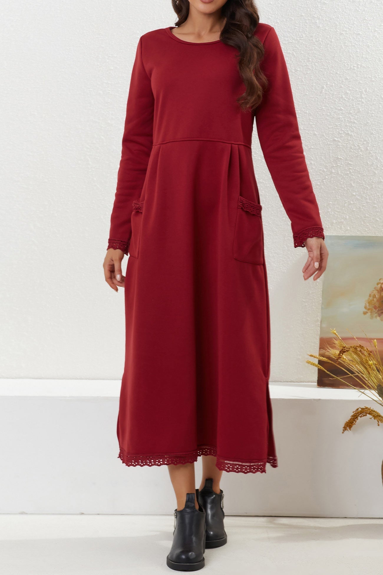 Marta | Solid dress with lace hem and pockets