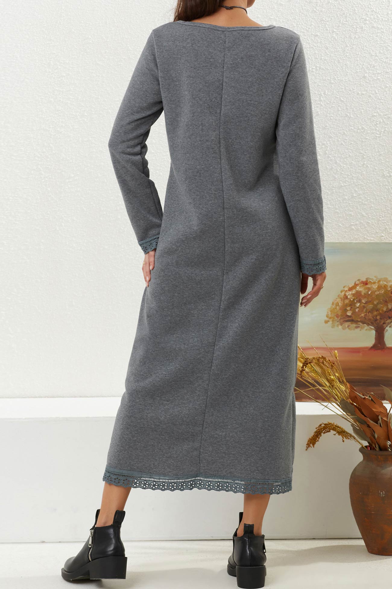 Marta | Solid dress with lace hem and pockets
