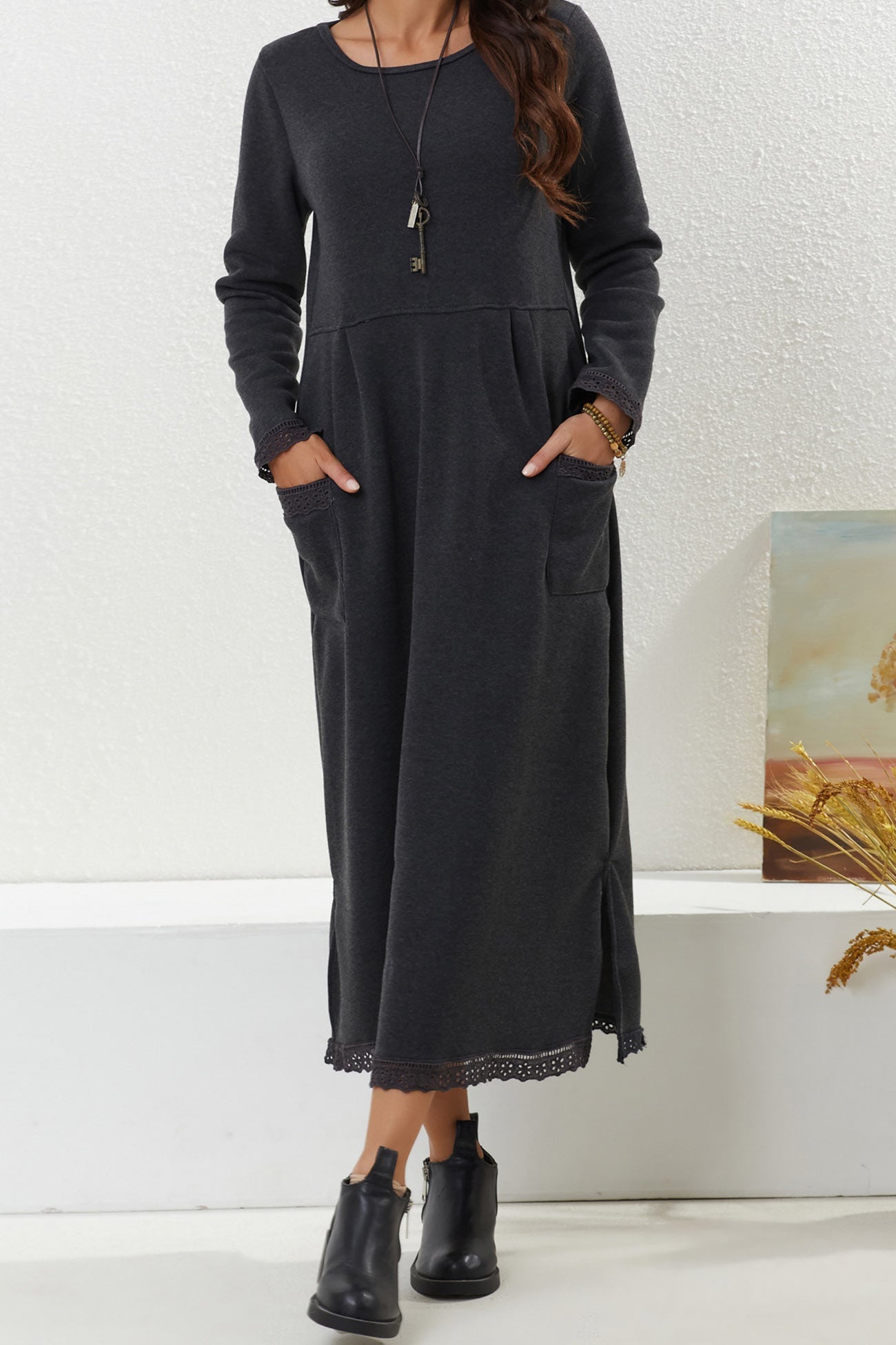 Marta | Solid dress with lace hem and pockets