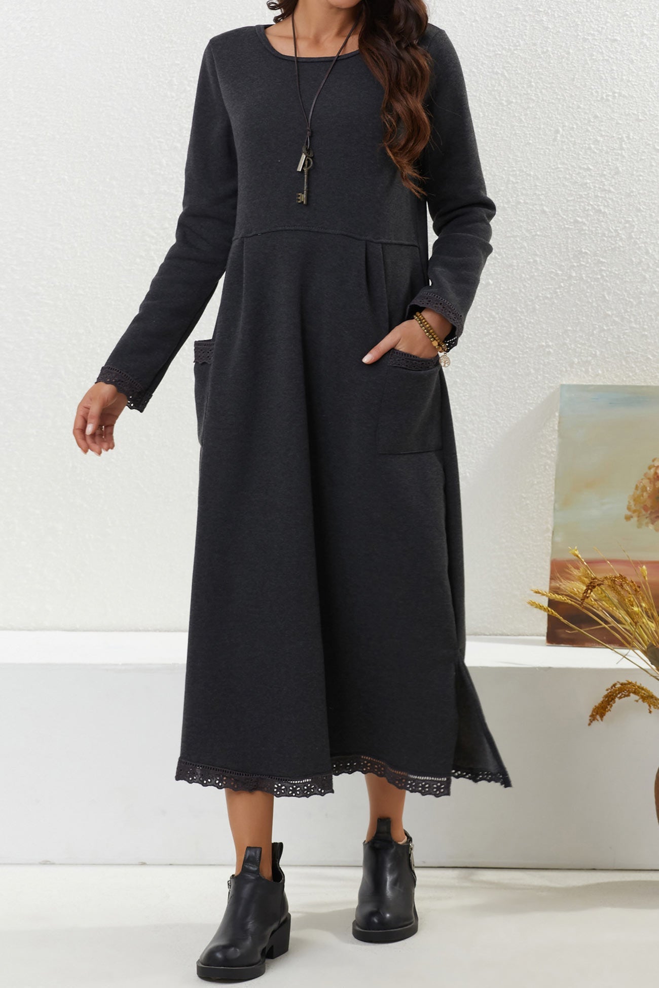 Marta | Solid dress with lace hem and pockets