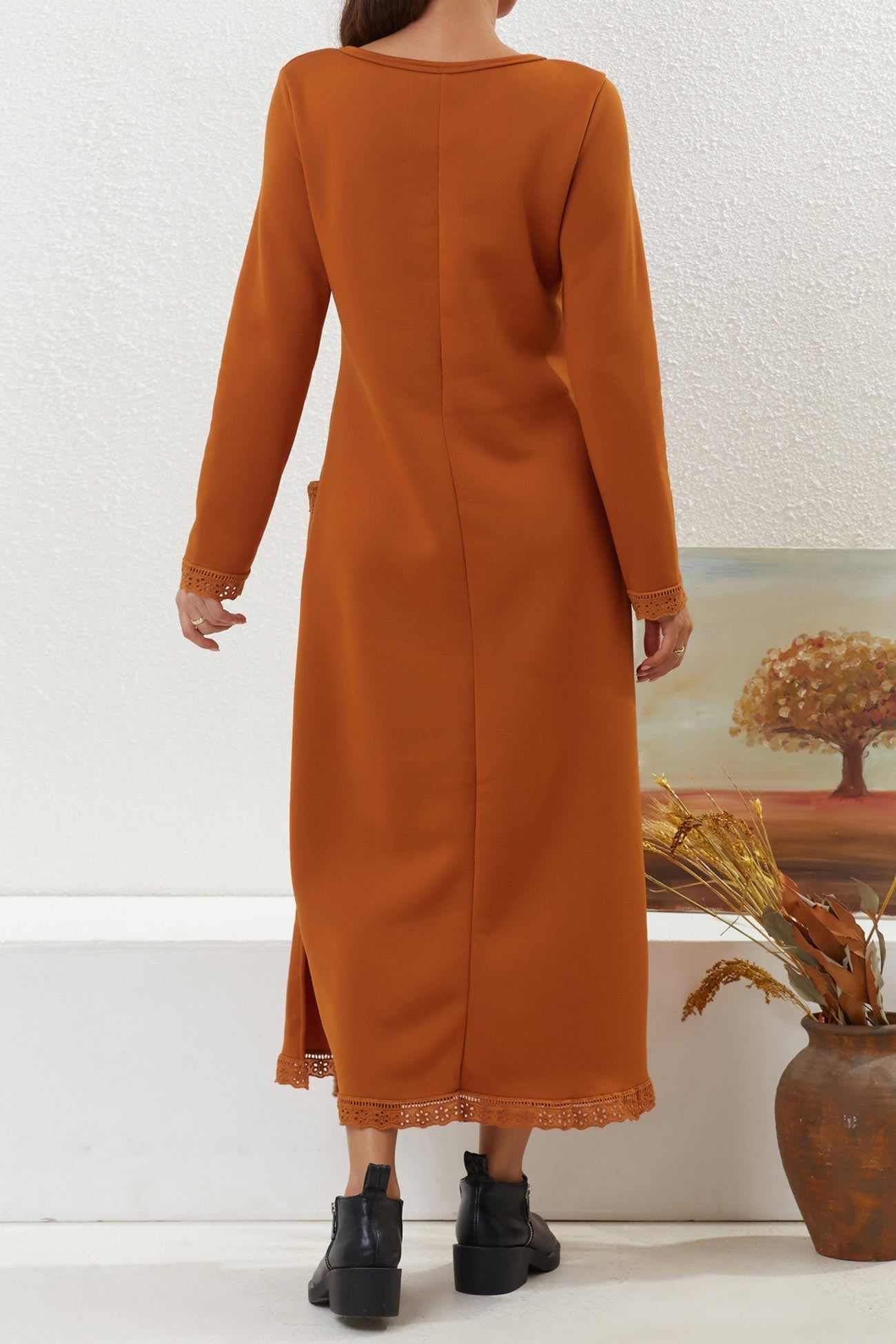 Marta | Solid dress with lace hem and pockets