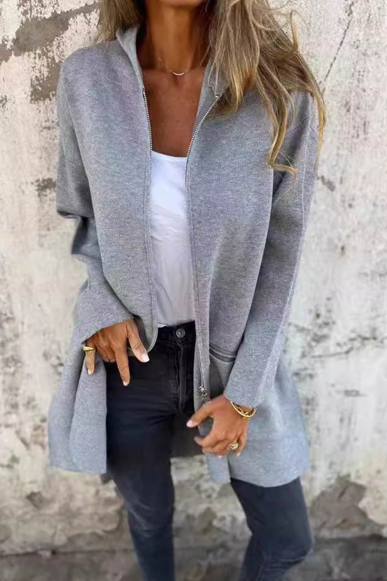 Monica | Mid-length hoodie with a fixed zip