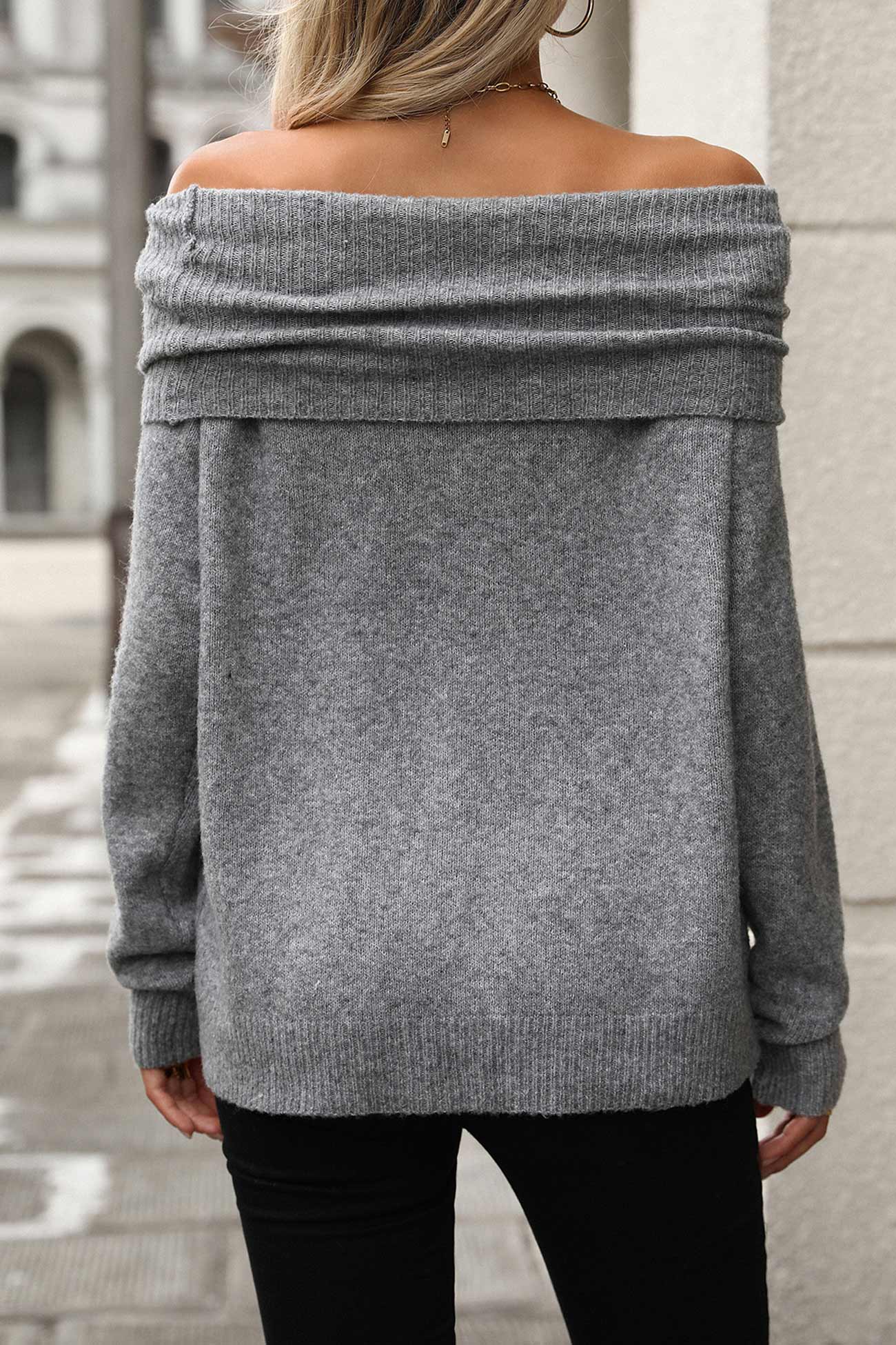 Laura | Solid color sweater with a stacked collar