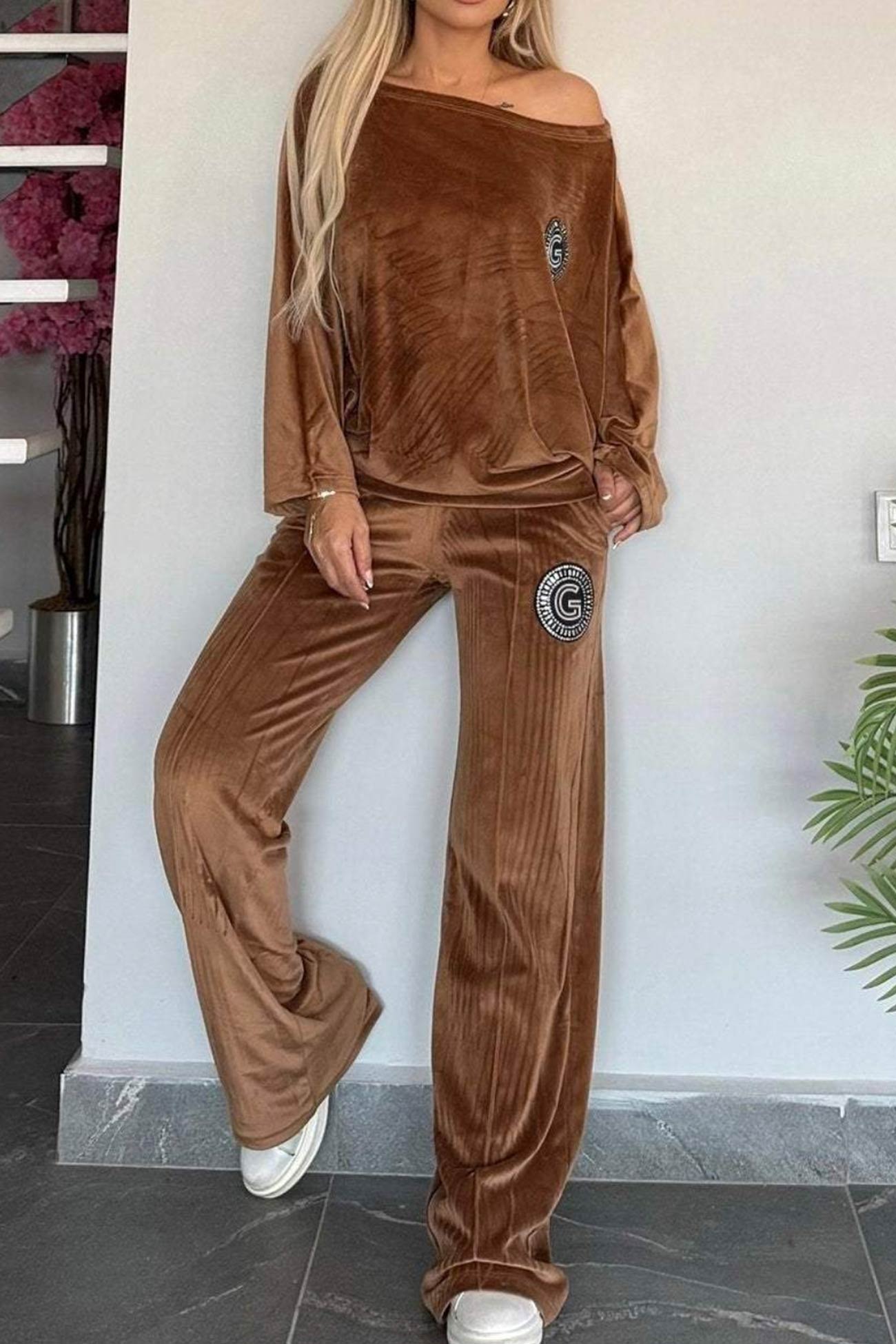 Cristina | Two-piece suede suit with batwing sleeves