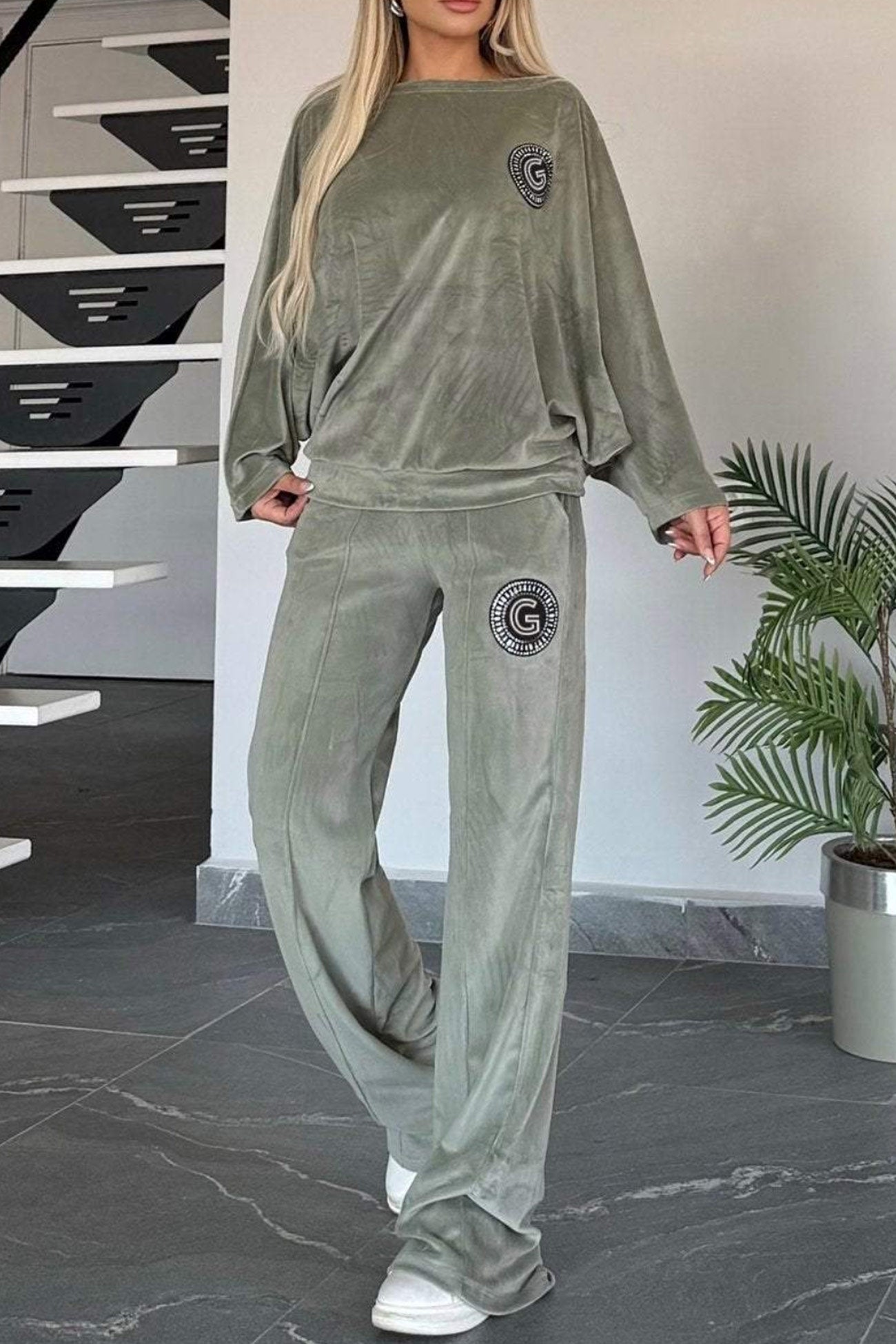 Cristina | Two-piece suede suit with batwing sleeves