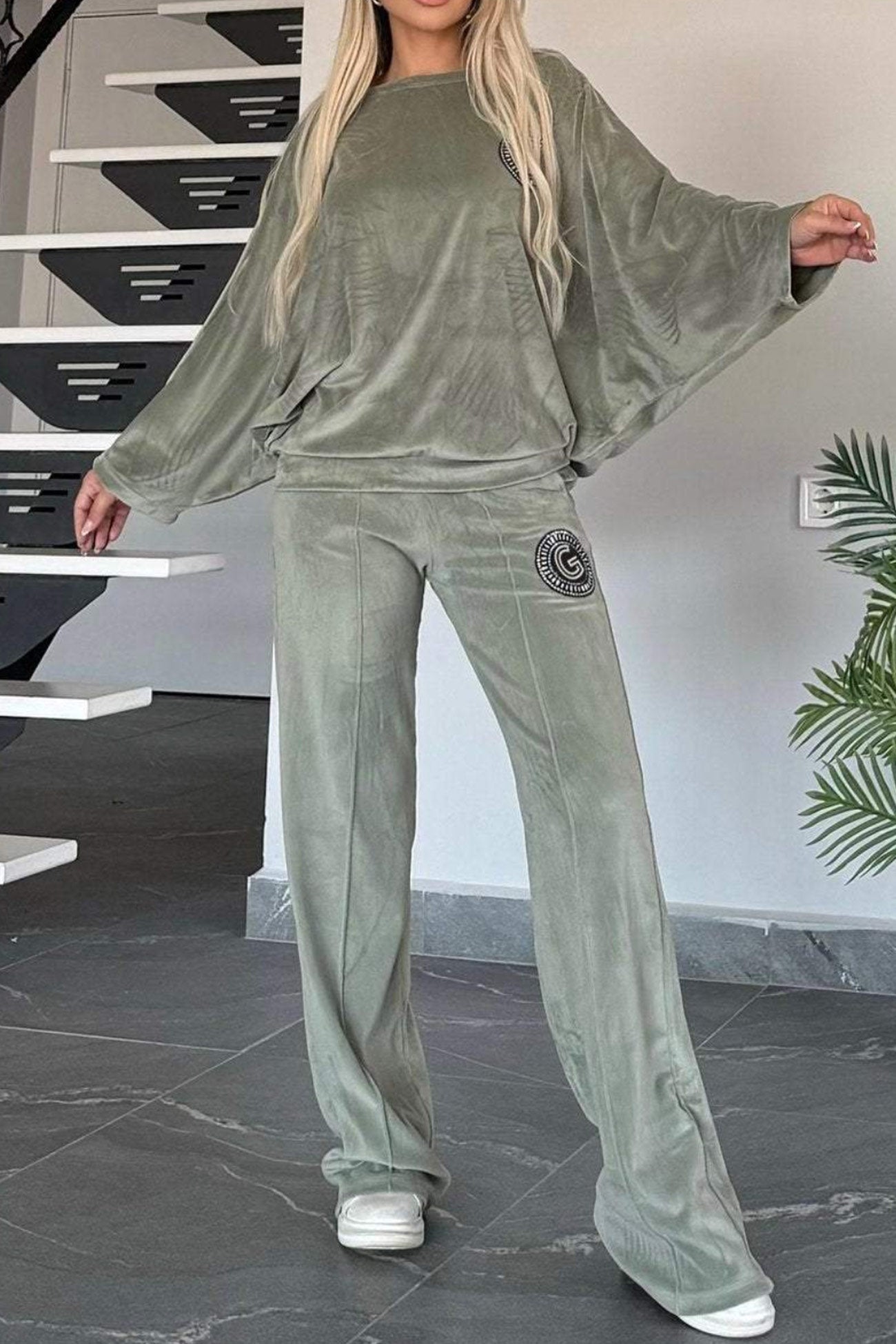 Cristina | Two-piece suede suit with batwing sleeves