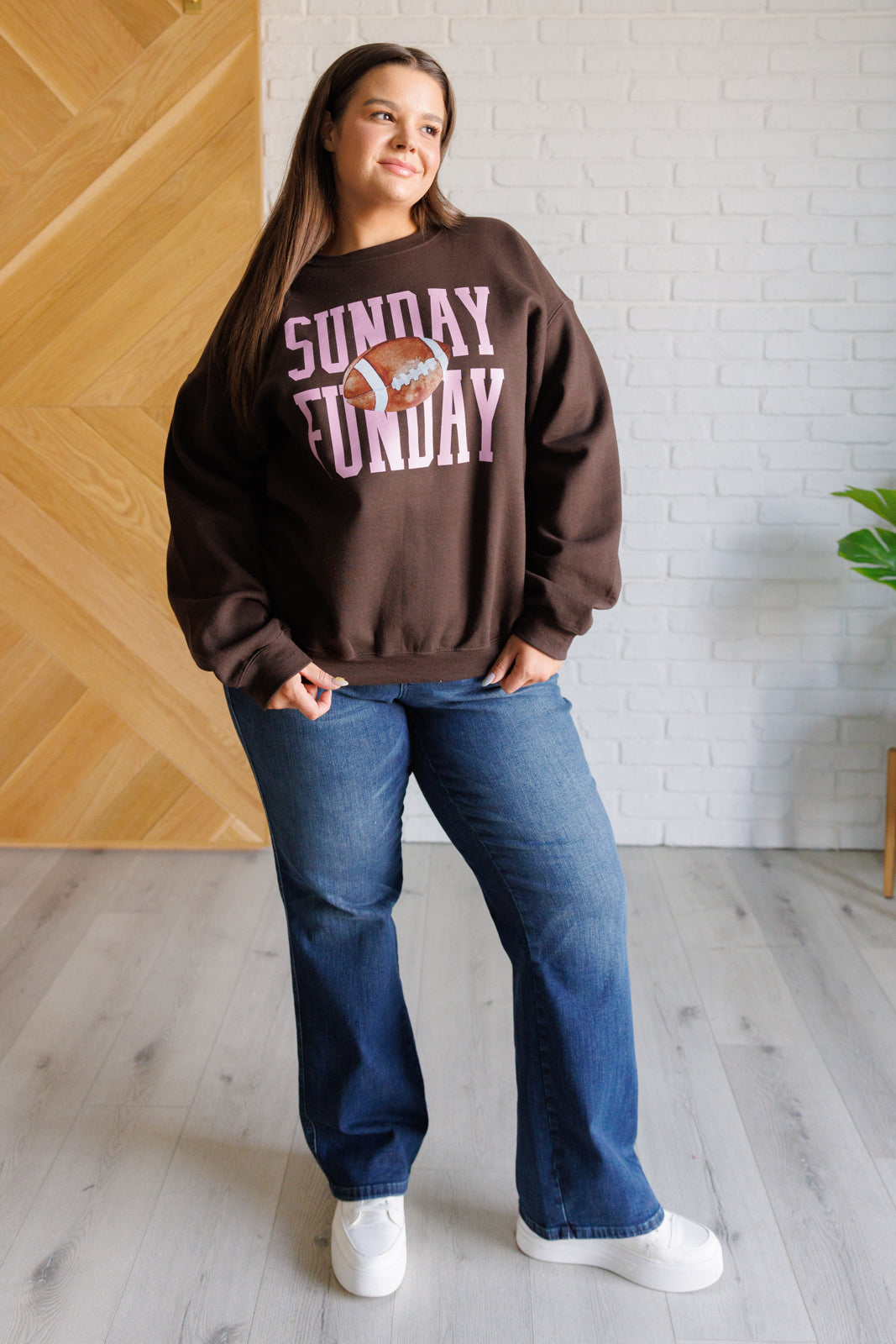 Teresa | Sweatshirt with Sunday Funday graphic