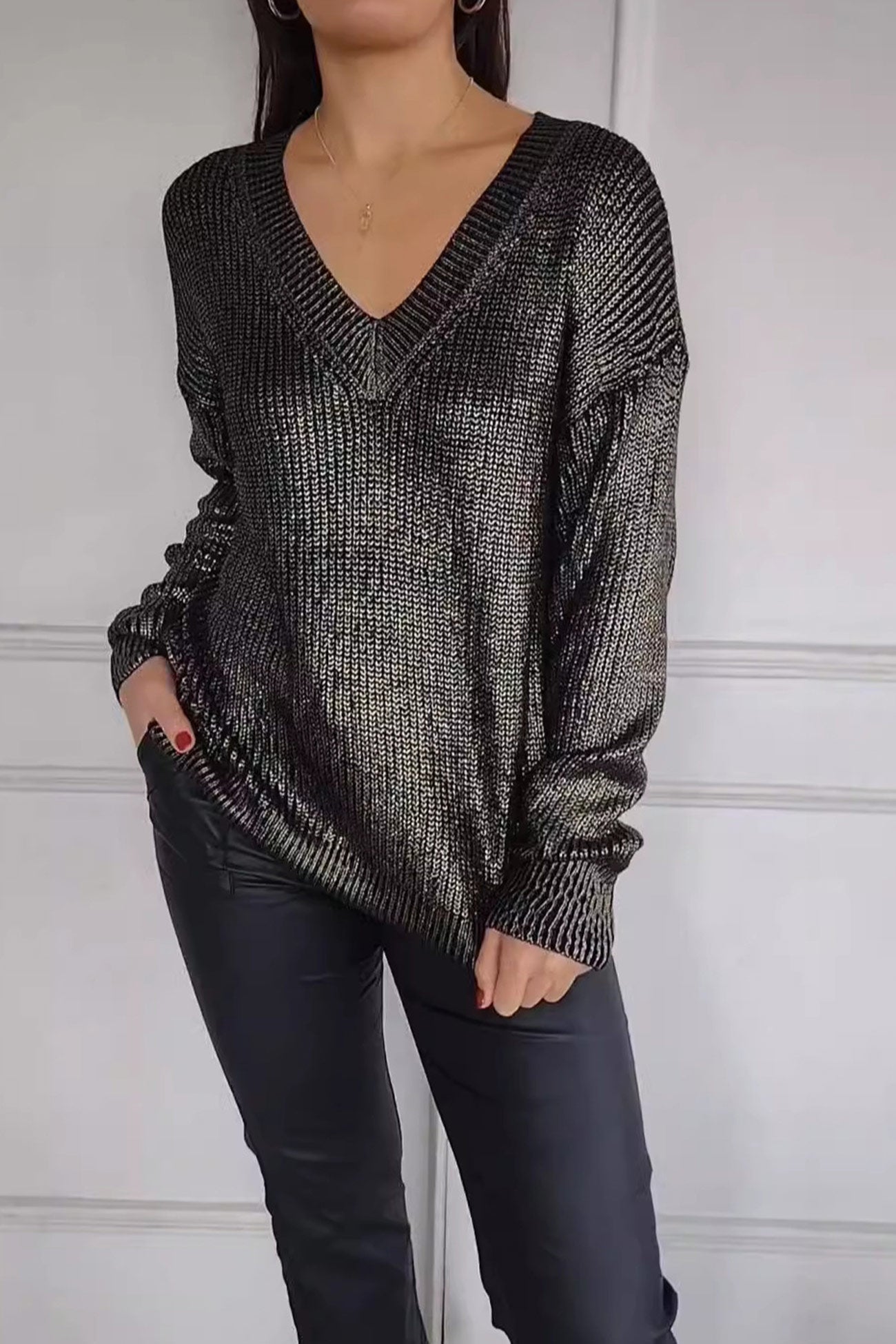 Victoria | Light silk sweater with V-neck