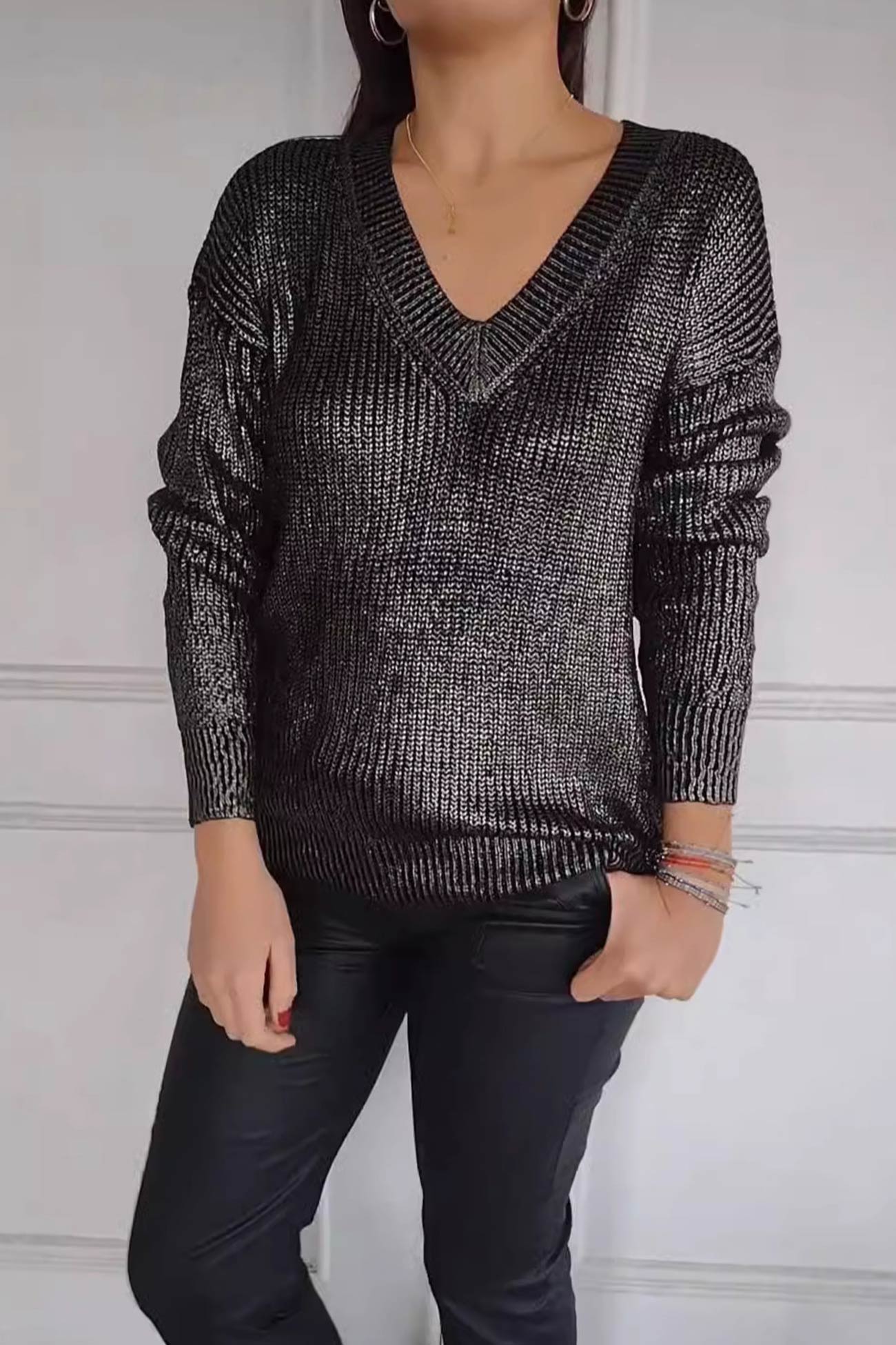 Victoria | Light silk sweater with V-neck