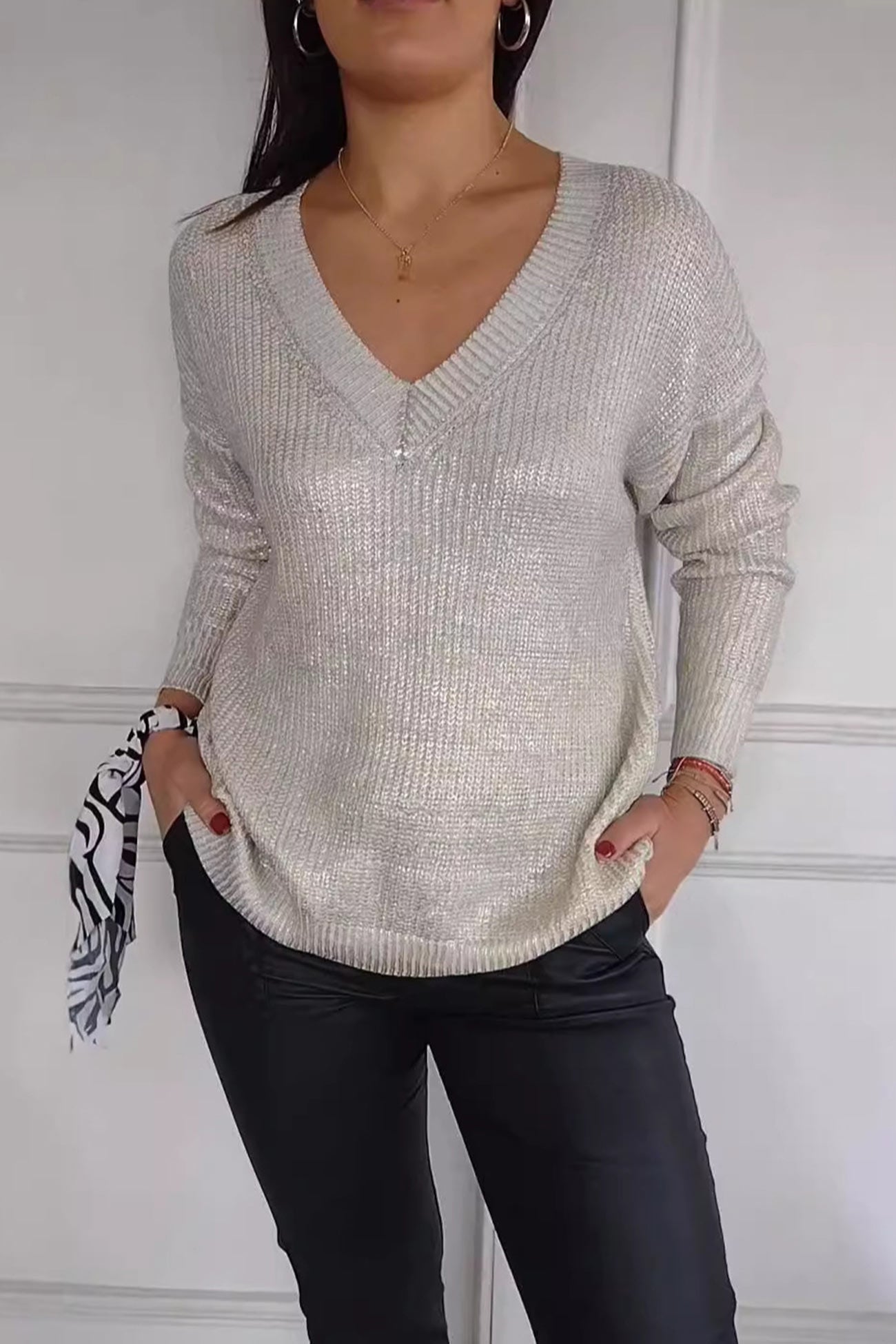 Victoria | Light silk sweater with V-neck