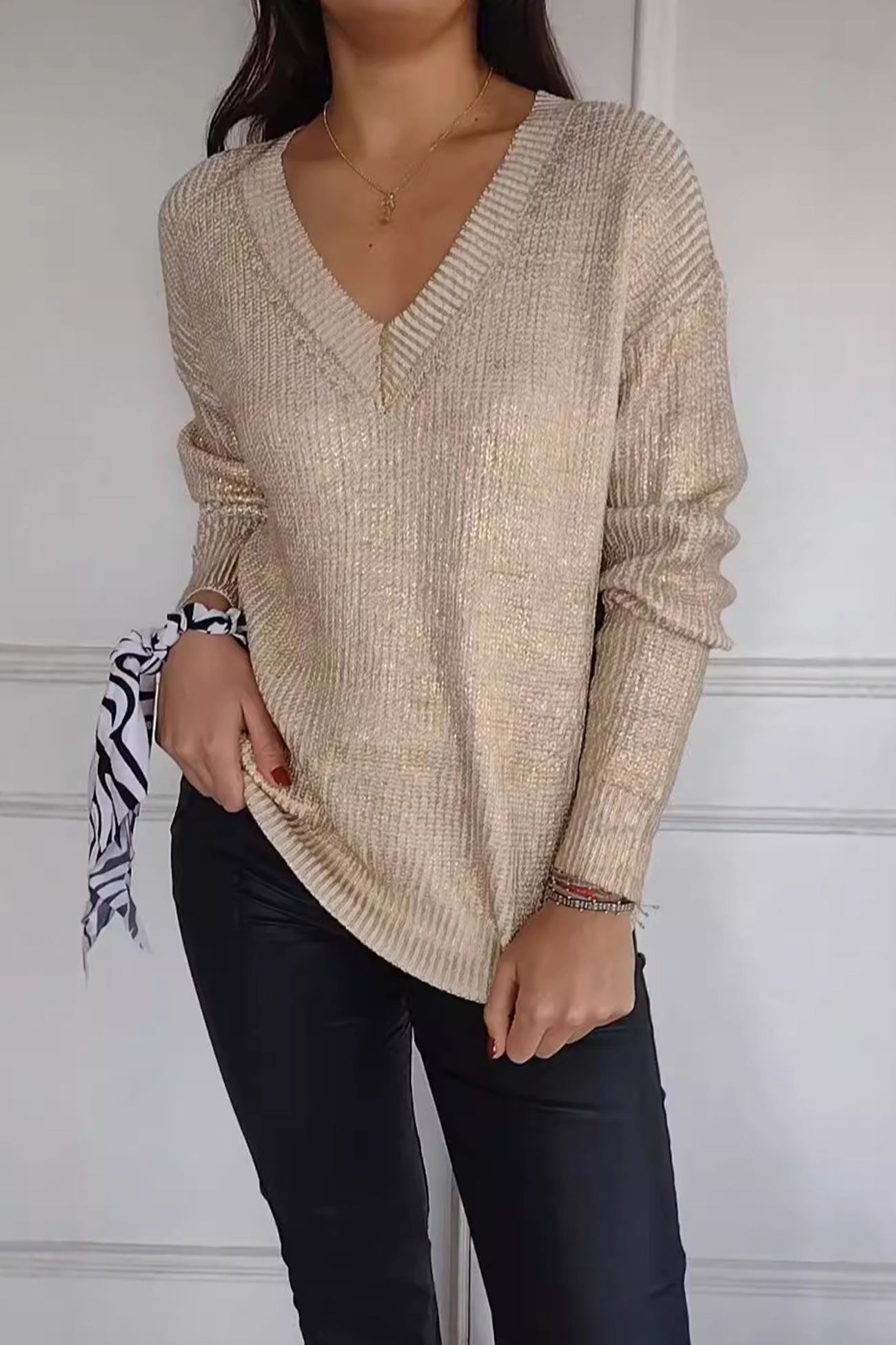Victoria | Light silk sweater with V-neck