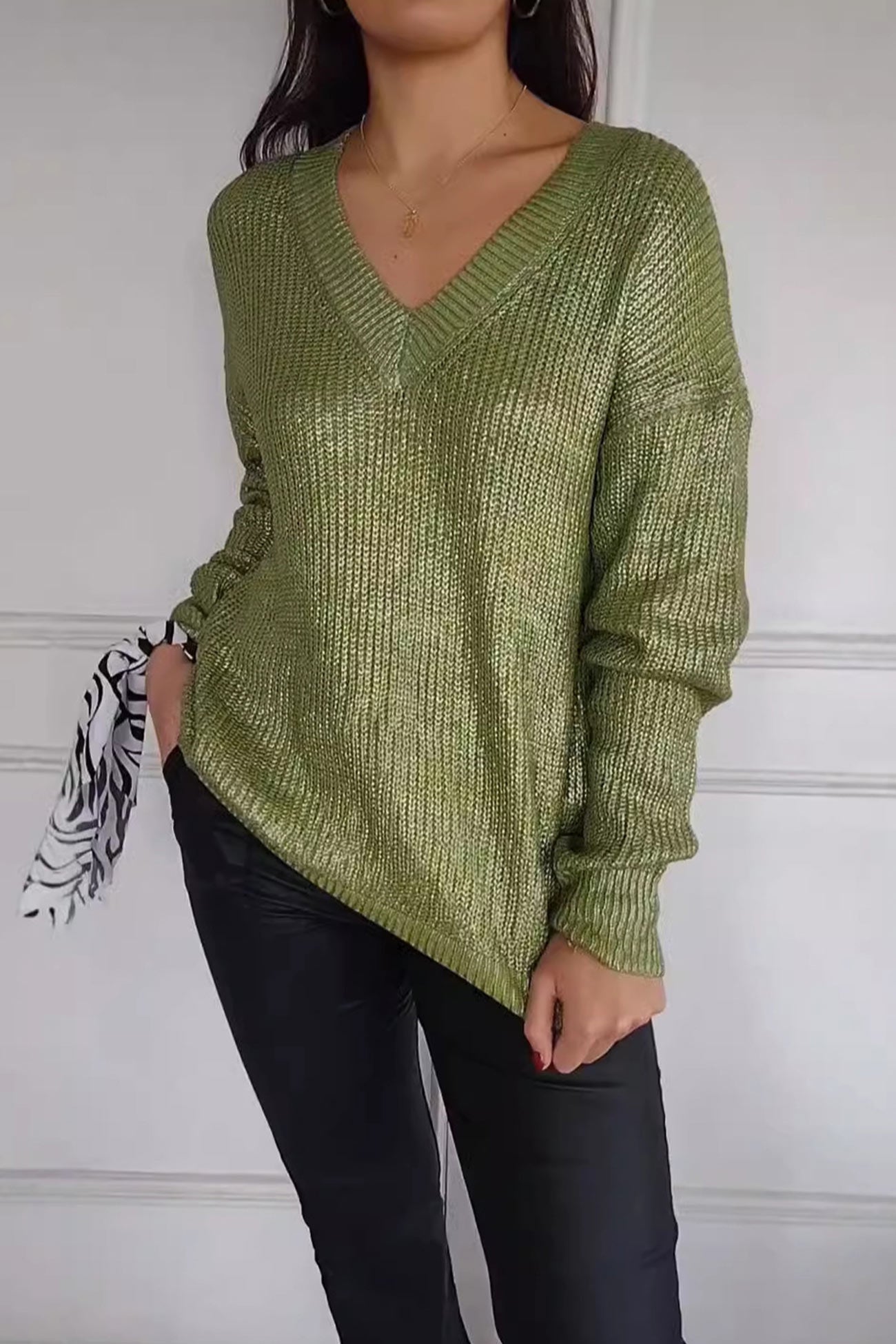 Victoria | Light silk sweater with V-neck