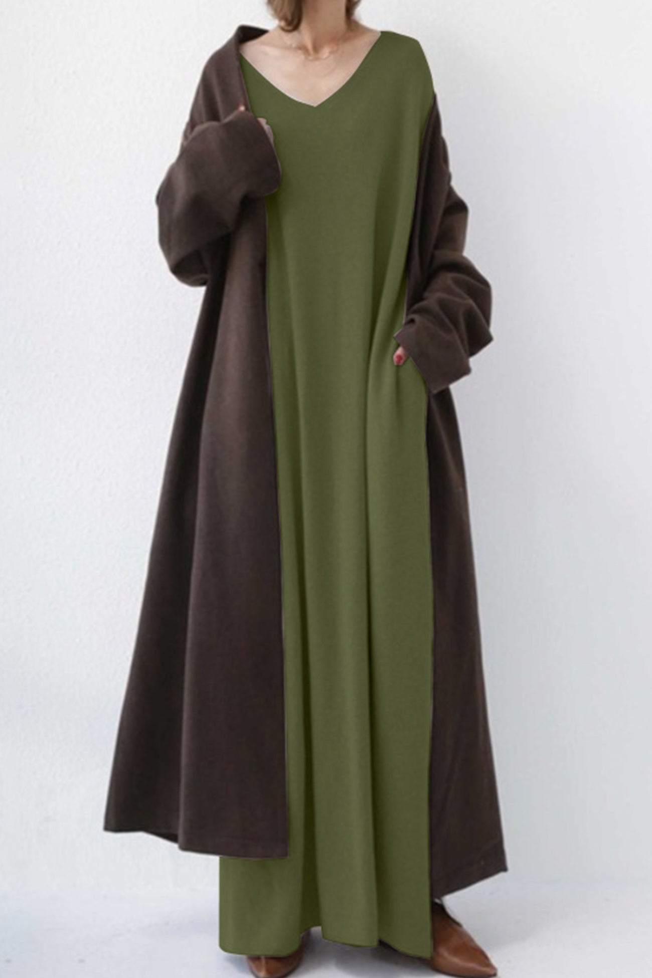 Elsa | V-neck sweatshirt dress with slit hem