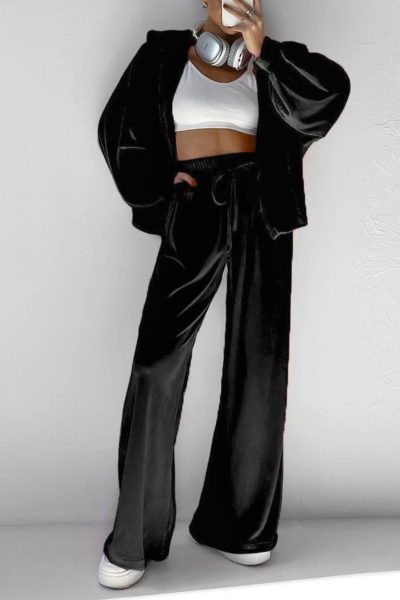 Celia | Two-piece velvet set with hood and zip pocket