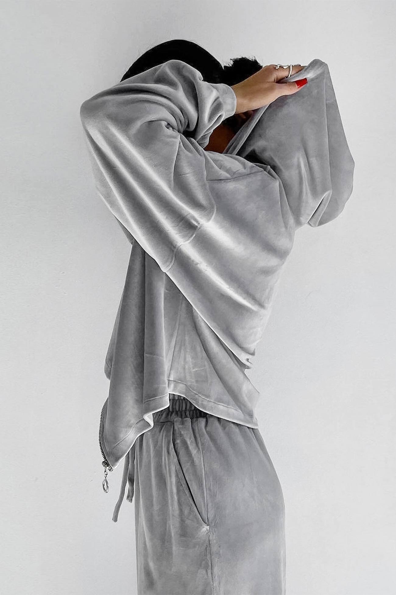 Celia | Two-piece velvet set with hood and zip pocket