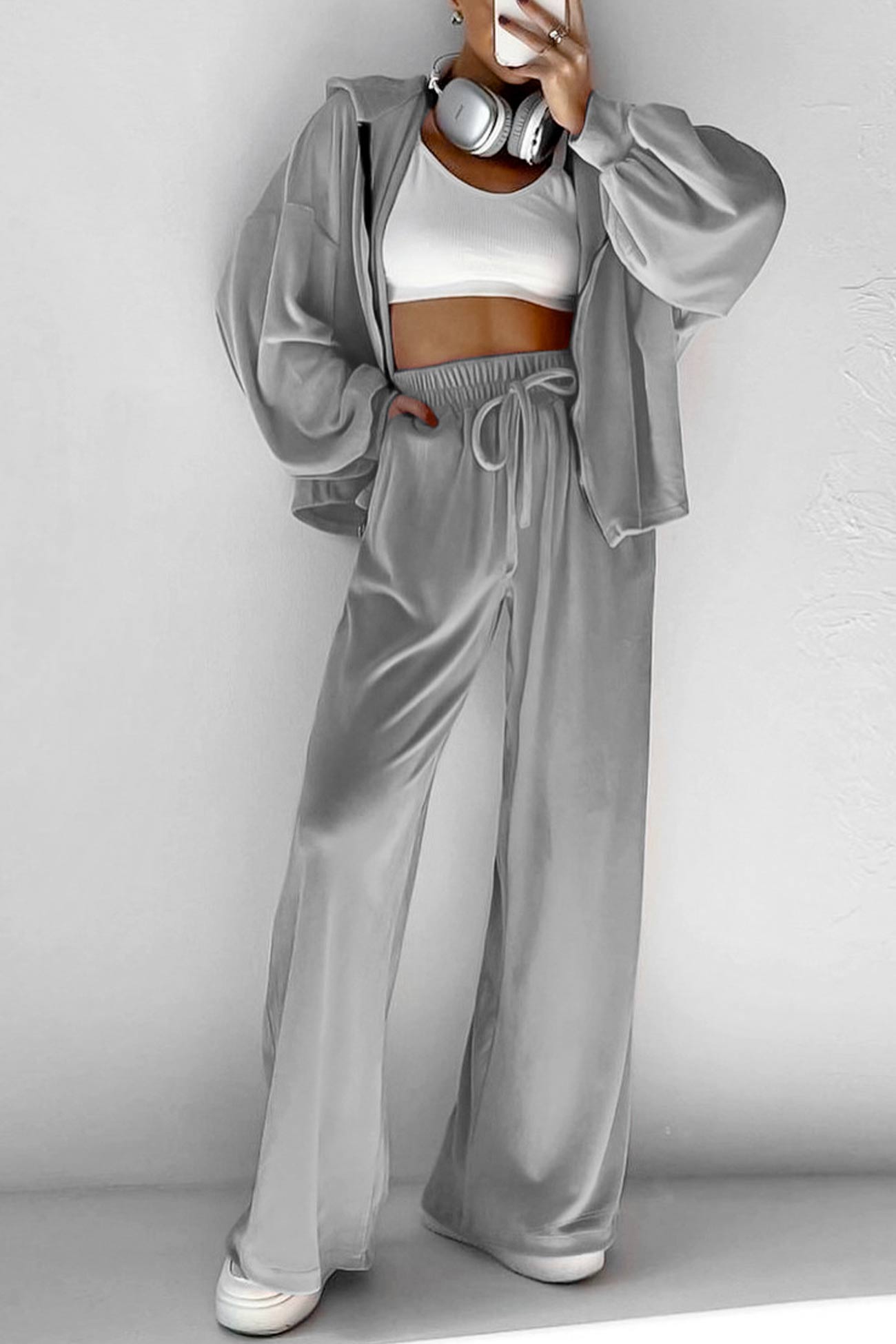 Celia | Two-piece velvet set with hood and zip pocket
