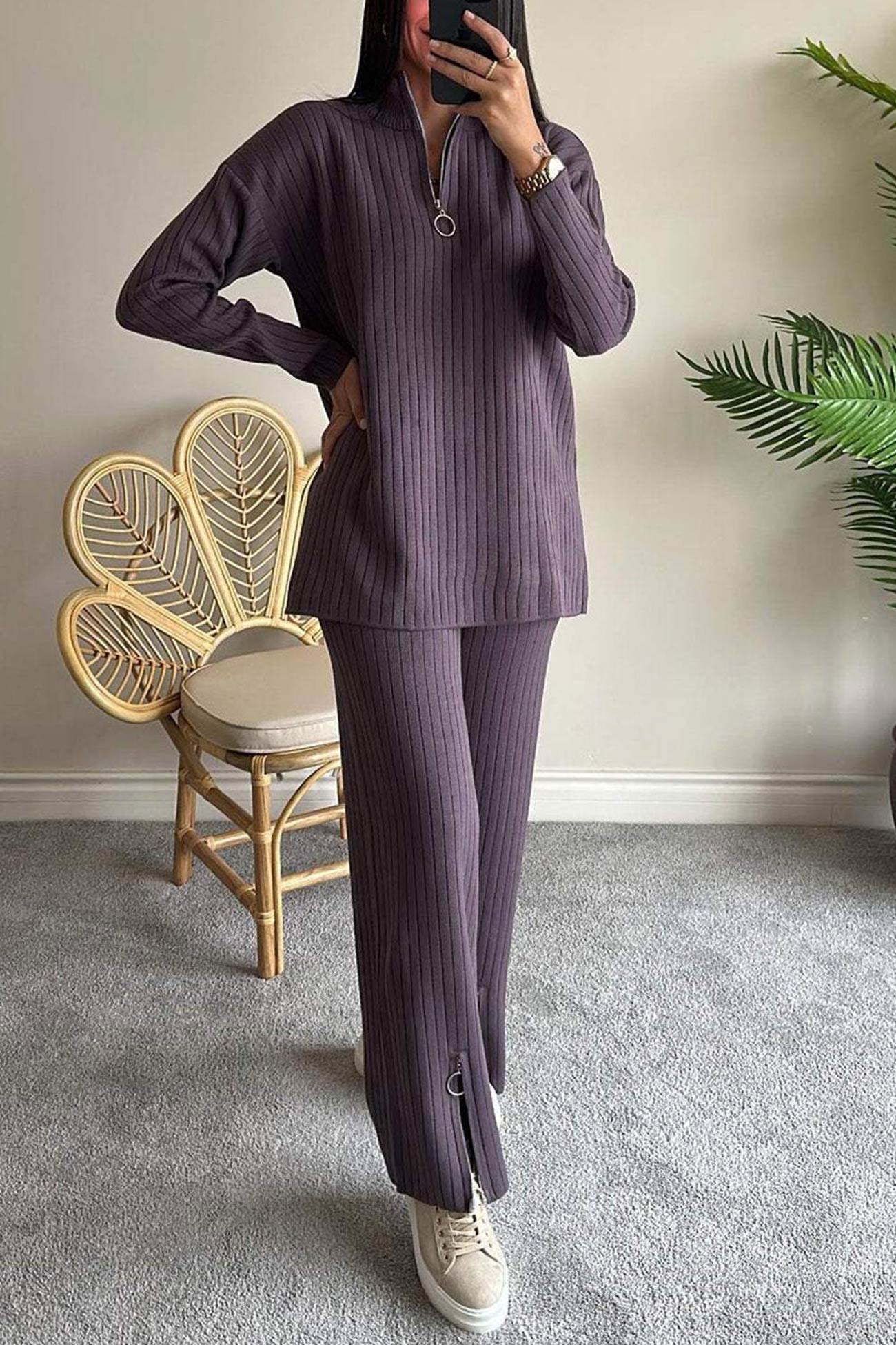 Adelheid | Two-piece outfit in ribbed knit with zip and slit