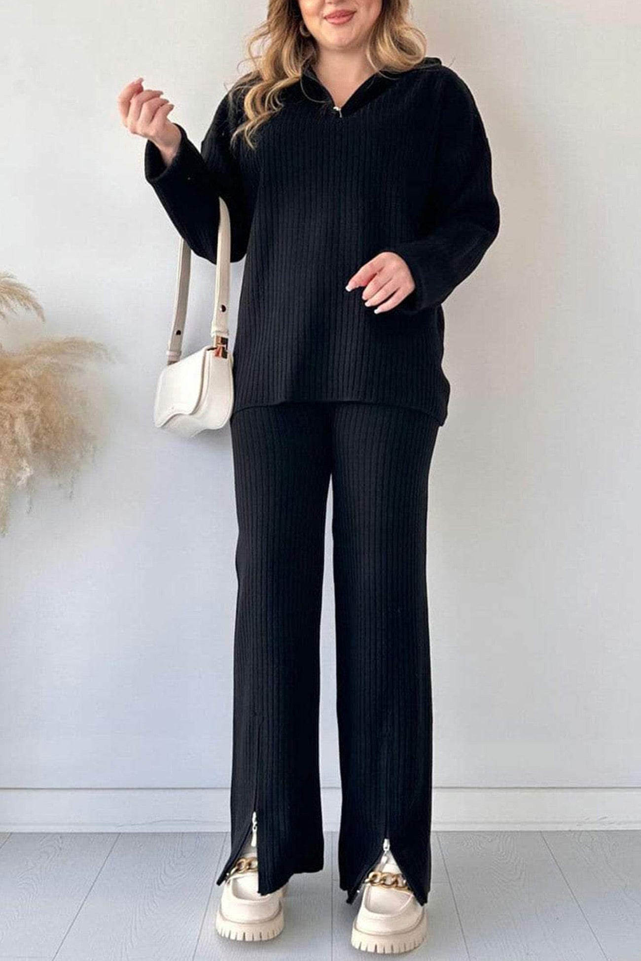 Adelheid | Two-piece outfit in ribbed knit with zip and slit