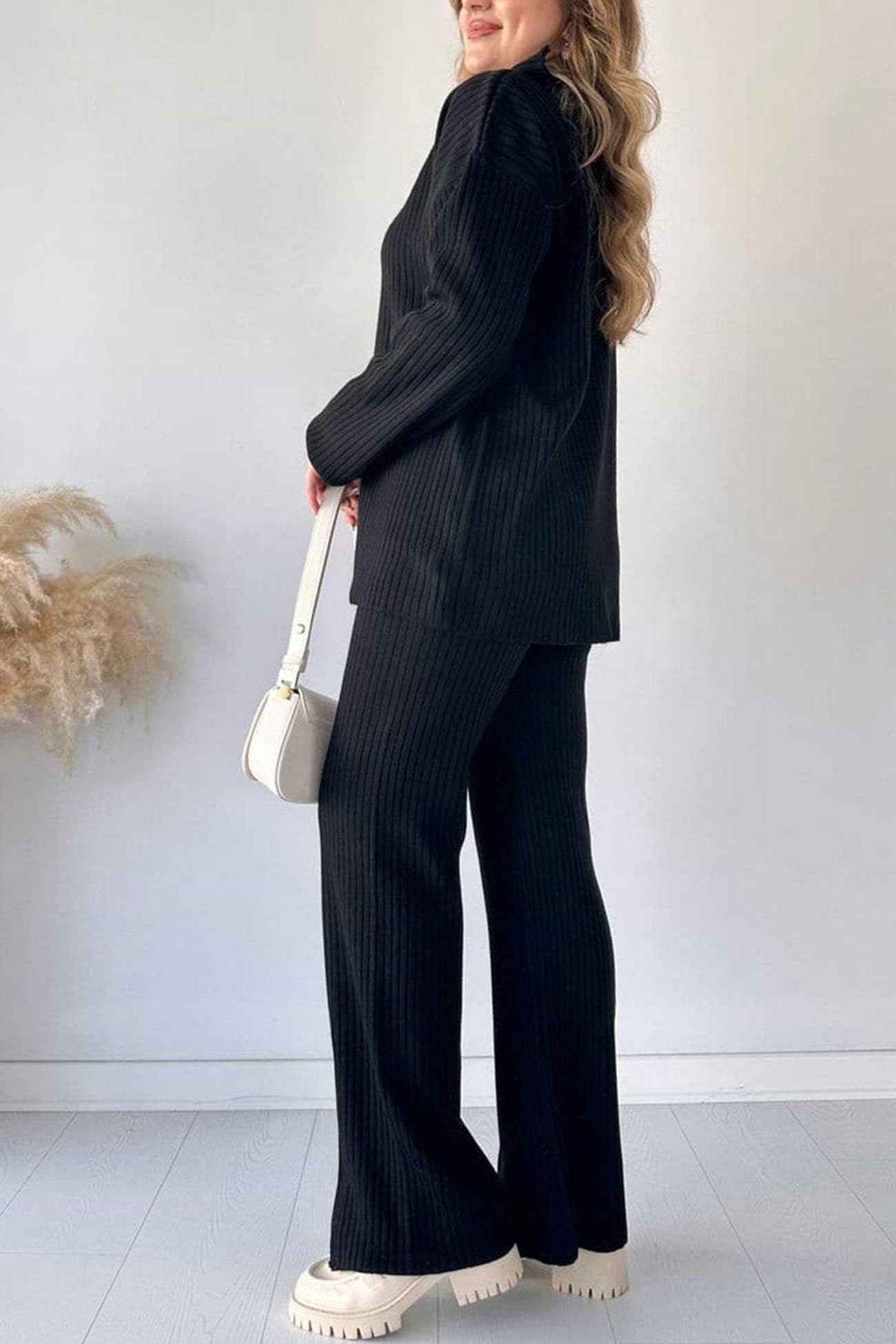 Adelheid | Two-piece outfit in ribbed knit with zip and slit