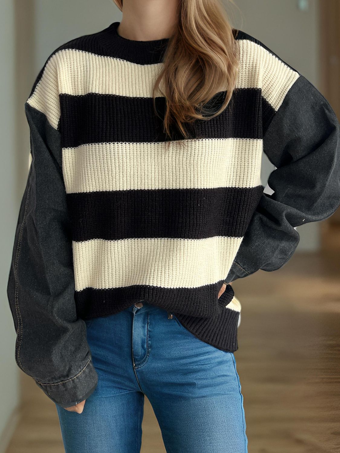 Johana | Contrasting long-sleeved sweater with a crew neck